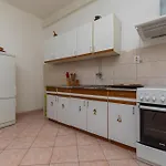 Apartments By The Sea Sumpetar, Omis - 949 Jesenice (Split-Dalmatia)