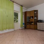 Apartments By The Sea Sumpetar, Omis - 949 * Jesenice (Split-Dalmatia)