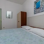 Apartments By The Sea Sumpetar, Omis - 949 * Jesenice (Split-Dalmatia)
