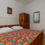 Apartment Apartments By The Sea Sumpetar, Omis - 949 *